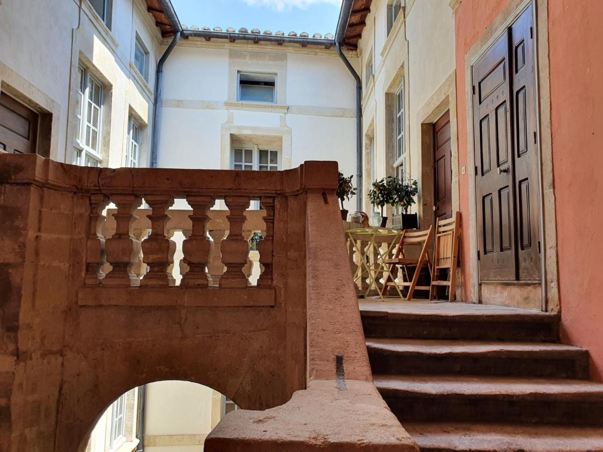 Au Coeur Du Centre Historique - Immeuble Classe - Terrasse - Climatise Nîmes Eksteriør bilde